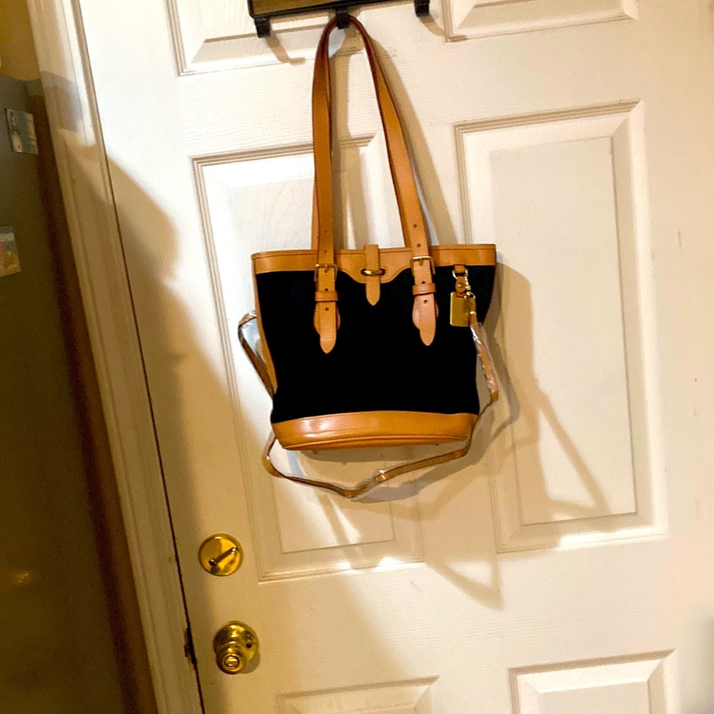 Dooney and Bourke, beautiful purse